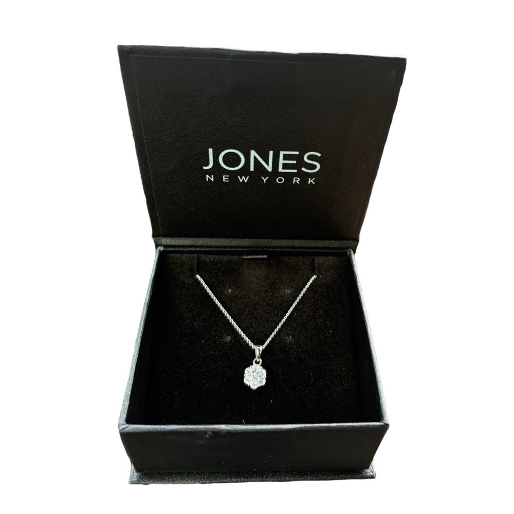 Brand New With Tags (NWT) Jones New York Necklace Silver Pendant Neckland